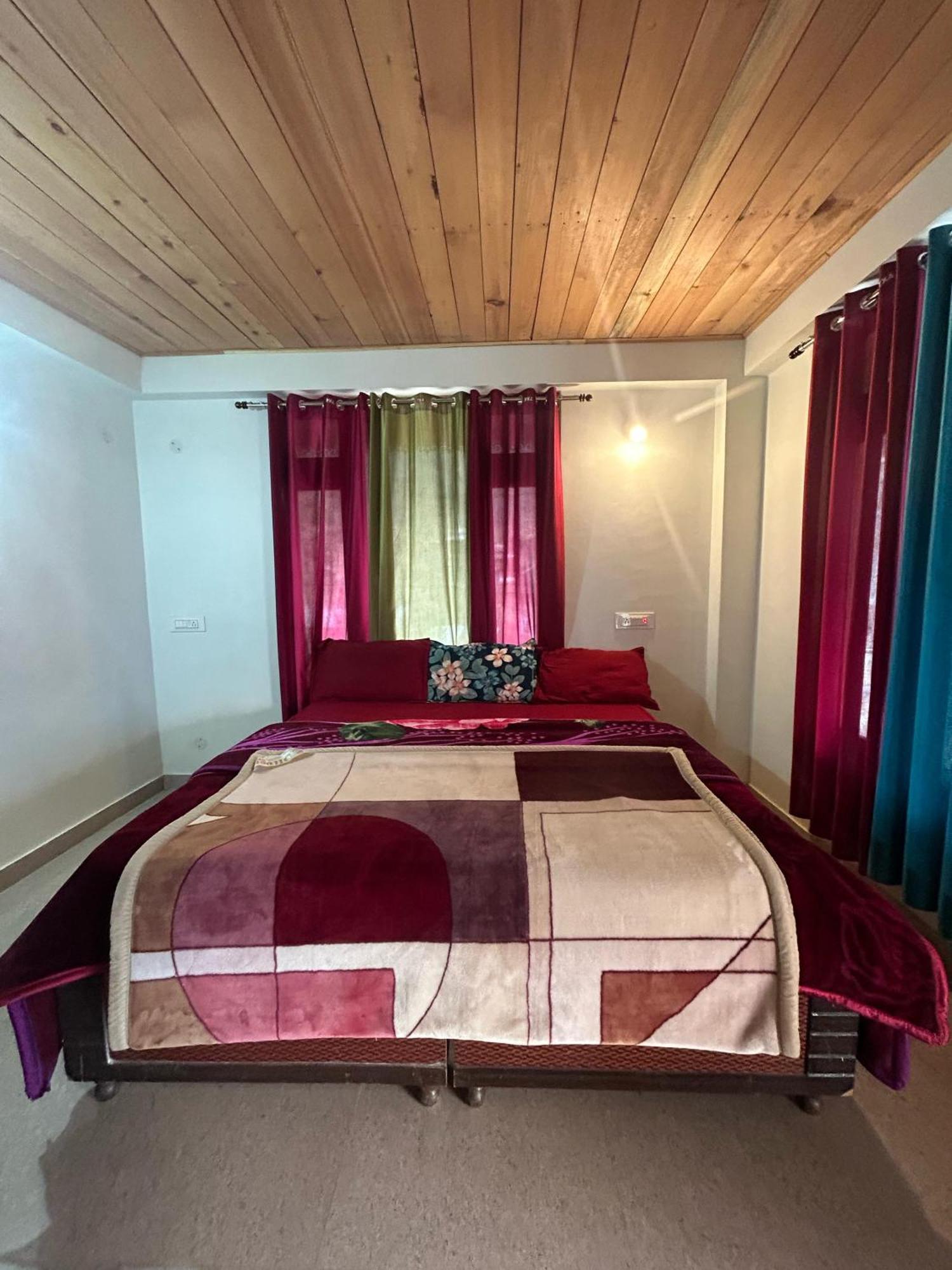 New Brahma Cafe Guest House Kalgha Dış mekan fotoğraf