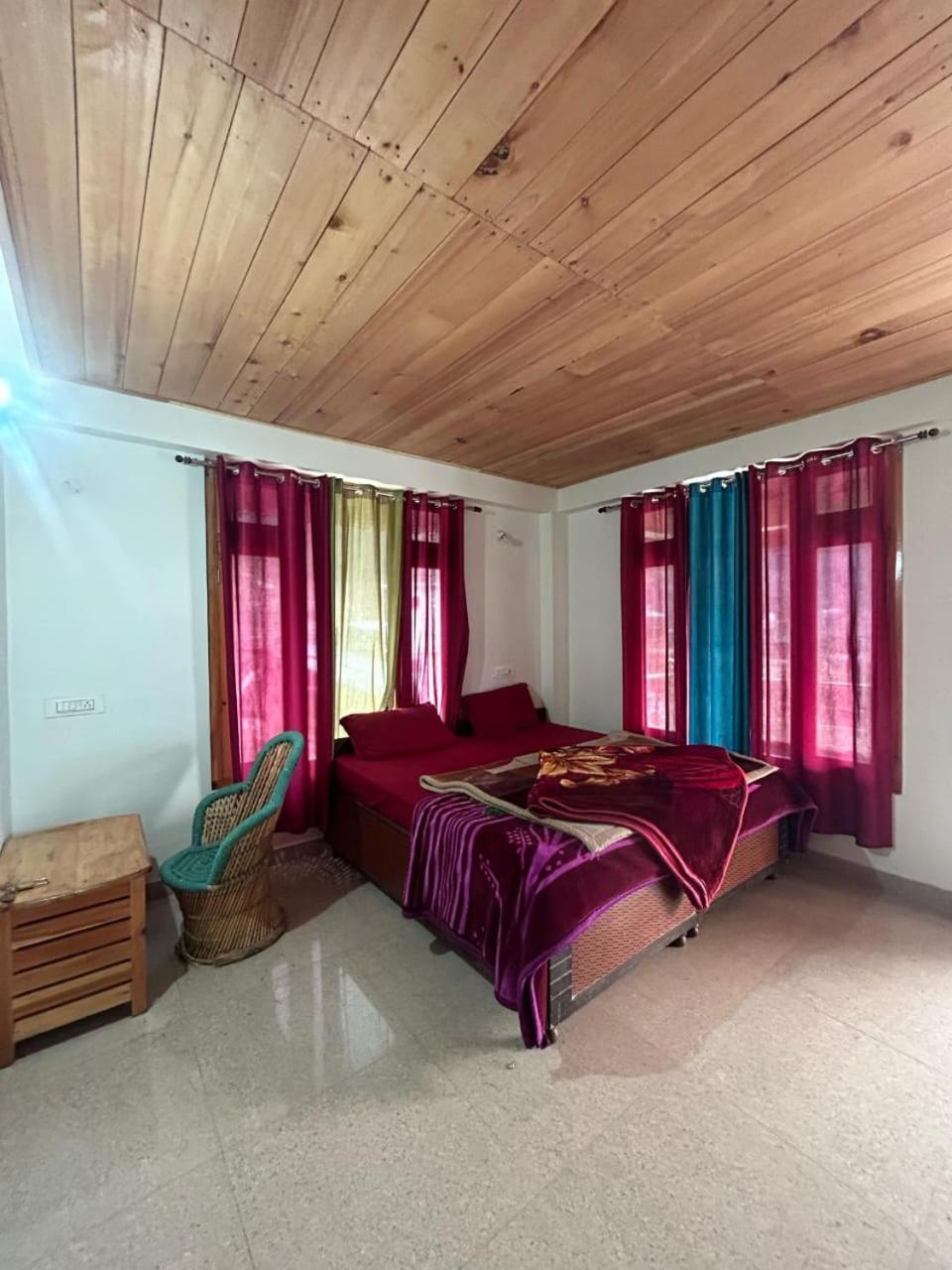New Brahma Cafe Guest House Kalgha Dış mekan fotoğraf