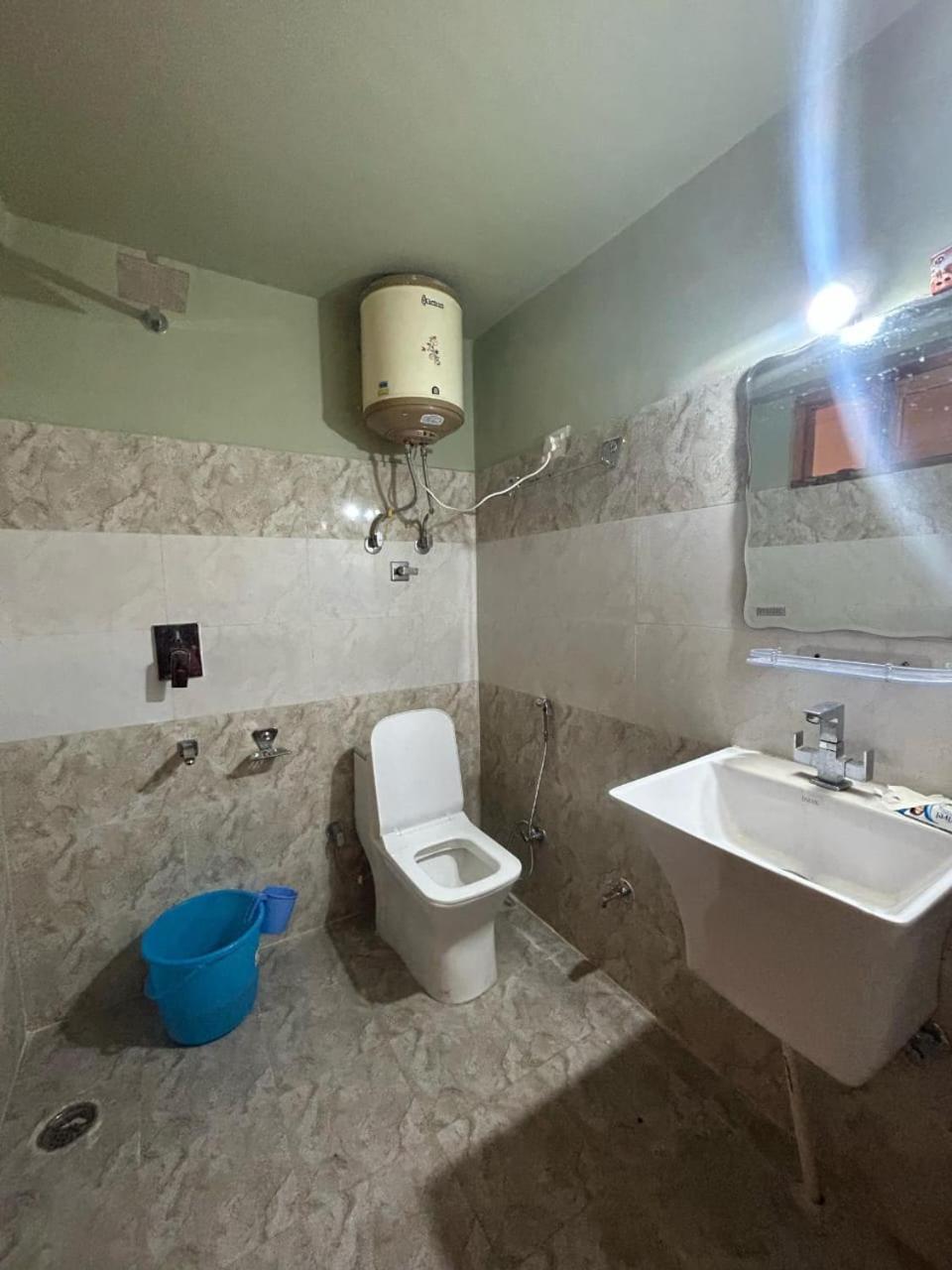 New Brahma Cafe Guest House Kalgha Dış mekan fotoğraf